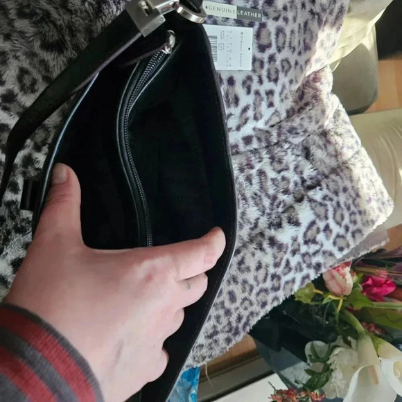 Etienne Aigner | Vienna Collection  Black Genuine Leather Baguette Shoulder Bag - Picture 11 of 15